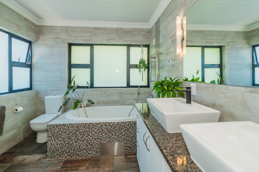 5 Bedroom Property for Sale in Panorama Western Cape